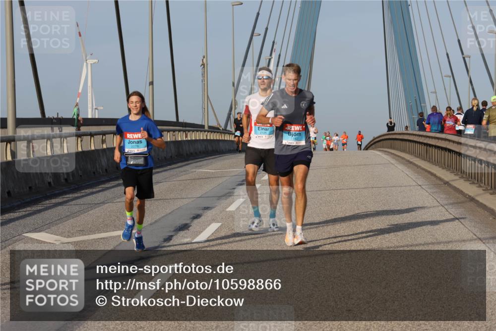 03.10.2026 - Köhlbrandbrückenlauf Strokosch-Dieckow http://msf.ph/oto/10598866 03.10.2026 09:35:20 Position 2 2278, 2125, 1142 meine-sportfotos.de