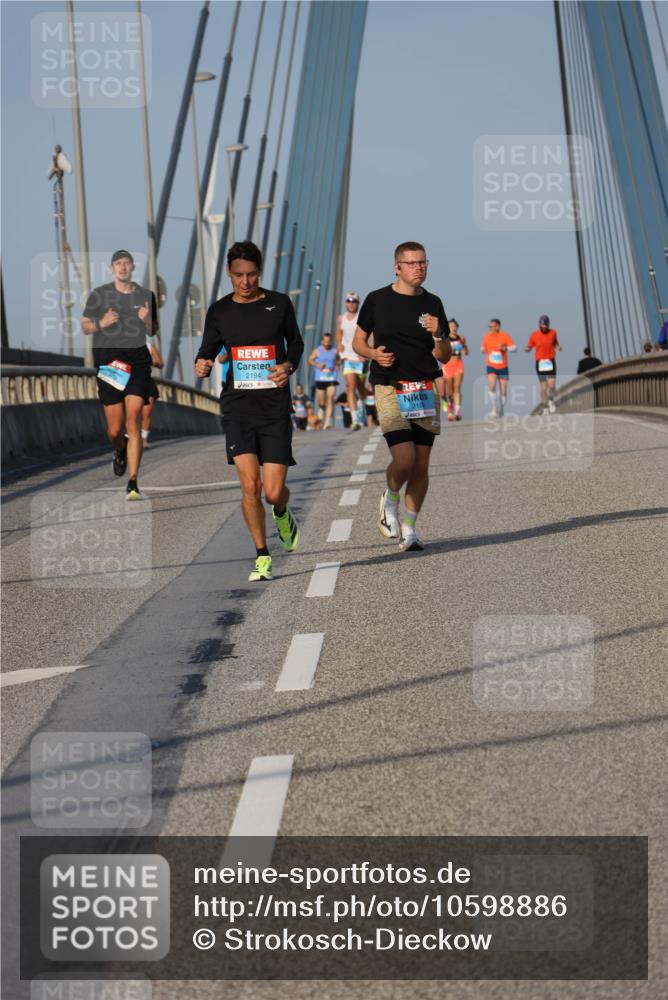 03.10.2026 - Köhlbrandbrückenlauf Strokosch-Dieckow http://msf.ph/oto/10598886 03.10.2026 09:35:31 Position 2 2194, 2158 meine-sportfotos.de