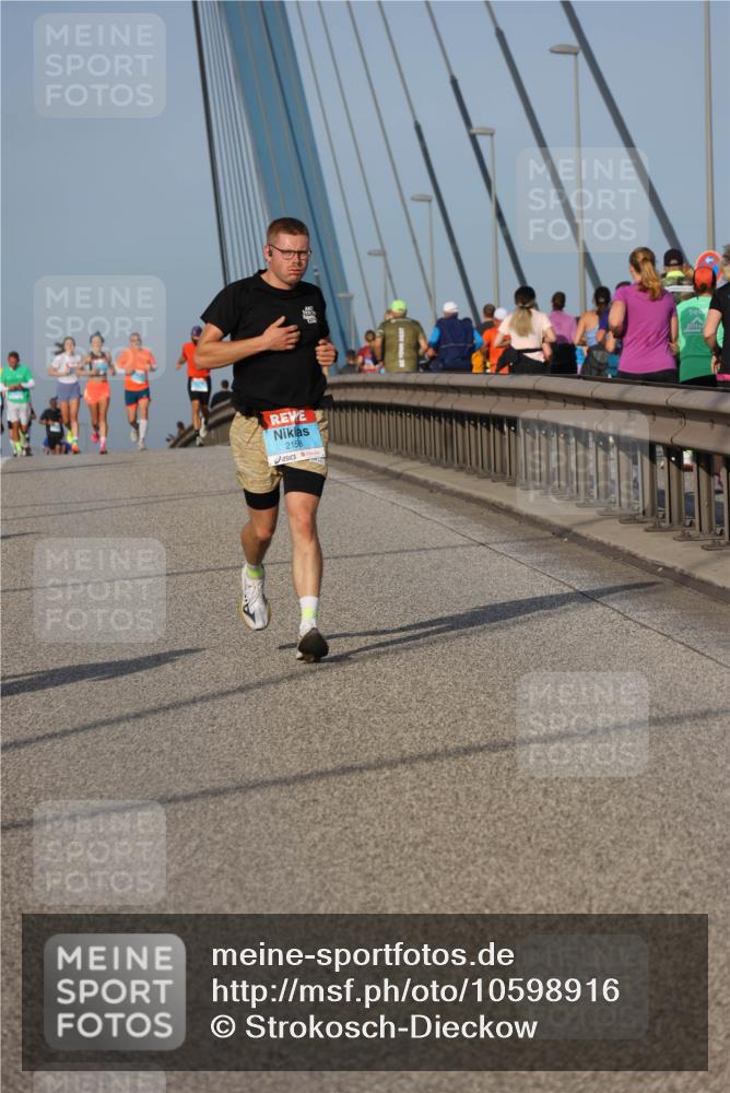 03.10.2026 - Köhlbrandbrückenlauf Strokosch-Dieckow http://msf.ph/oto/10598916 03.10.2026 09:35:33 Position 2 2158 meine-sportfotos.de