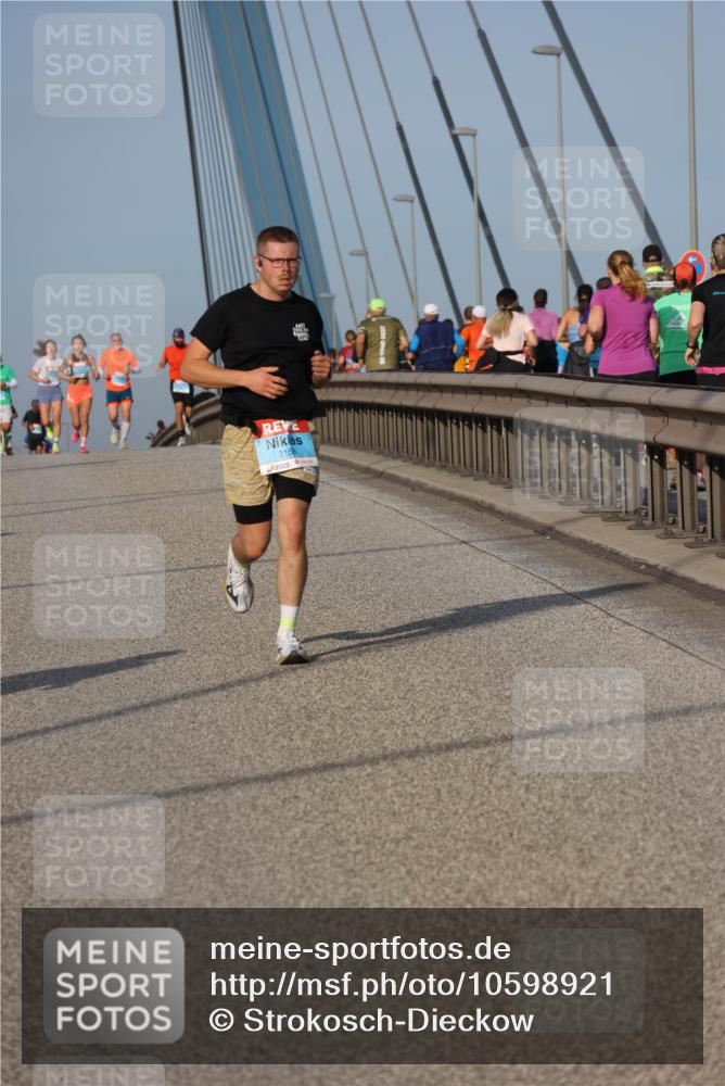 03.10.2026 - Köhlbrandbrückenlauf Strokosch-Dieckow http://msf.ph/oto/10598921 03.10.2026 09:35:33 Position 2 2158 meine-sportfotos.de
