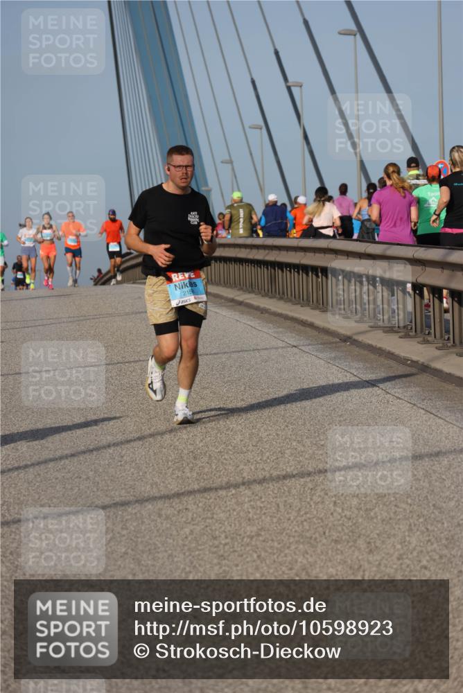 03.10.2026 - Köhlbrandbrückenlauf Strokosch-Dieckow http://msf.ph/oto/10598923 03.10.2026 09:35:33 Position 2 2158 meine-sportfotos.de