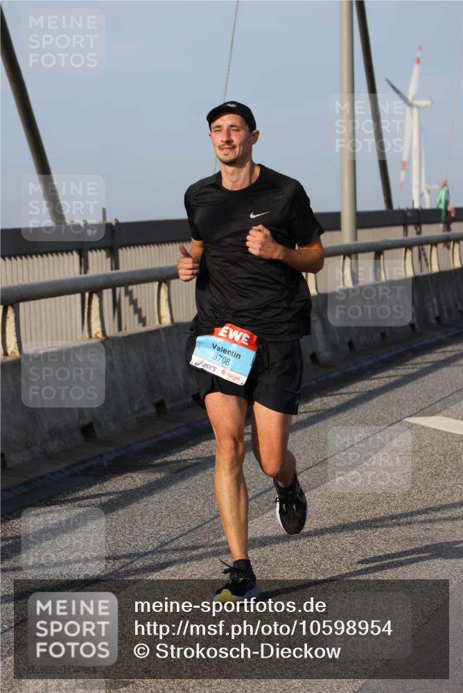 03.10.2026 - Köhlbrandbrückenlauf Strokosch-Dieckow http://msf.ph/oto/10598954 03.10.2026 09:35:39 Position 2 3708 meine-sportfotos.de