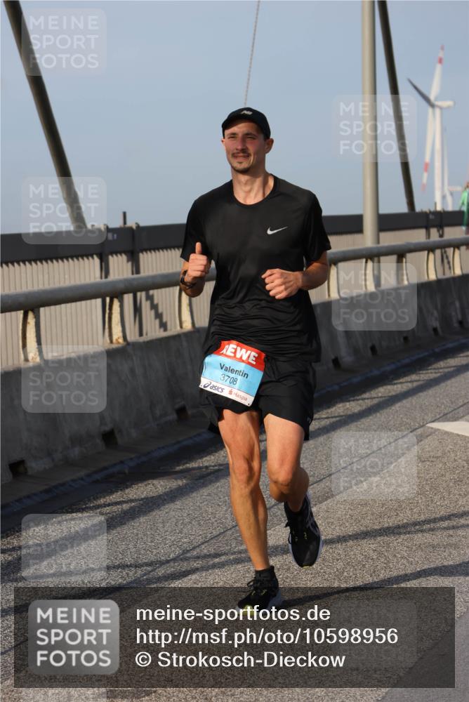03.10.2026 - Köhlbrandbrückenlauf Strokosch-Dieckow http://msf.ph/oto/10598956 03.10.2026 09:35:39 Position 2 3708 meine-sportfotos.de