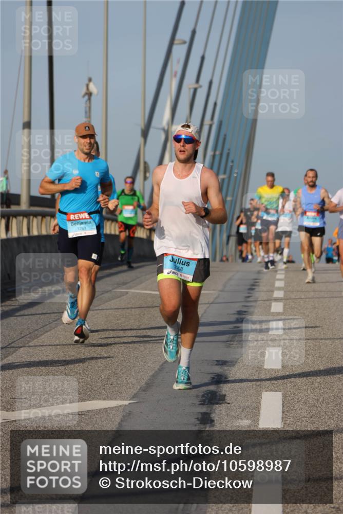03.10.2026 - Köhlbrandbrückenlauf Strokosch-Dieckow http://msf.ph/oto/10598987 03.10.2026 09:35:44 Position 2 1261, 2108 meine-sportfotos.de