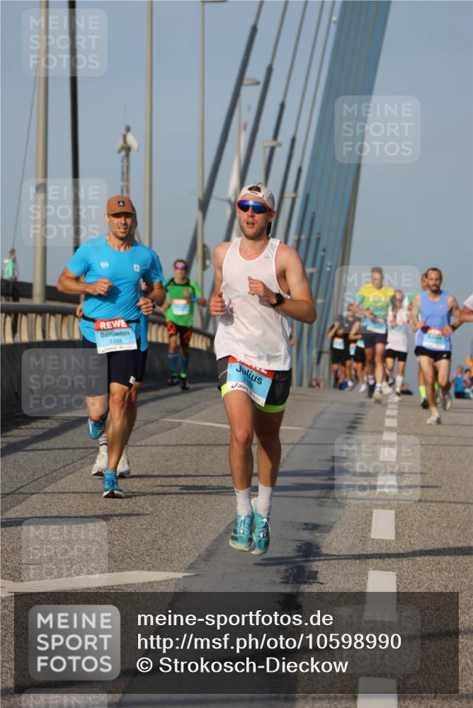 03.10.2026 - Köhlbrandbrückenlauf Strokosch-Dieckow http://msf.ph/oto/10598990 03.10.2026 09:35:44 Position 2 1261 meine-sportfotos.de