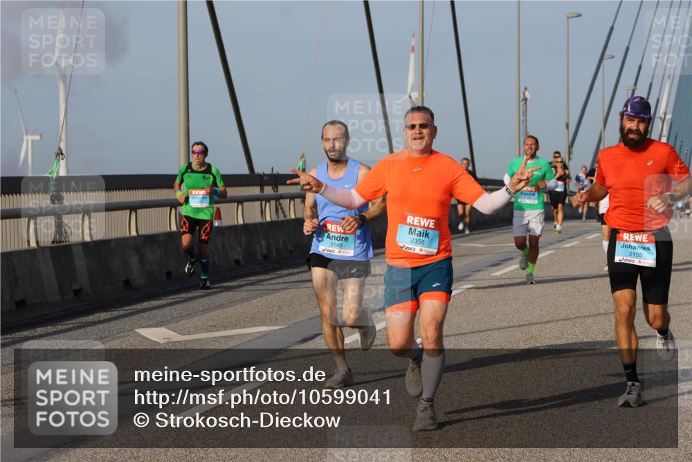03.10.2026 - Köhlbrandbrückenlauf Strokosch-Dieckow http://msf.ph/oto/10599041 03.10.2026 09:35:53 Position 2 2149, 2355, 2155 meine-sportfotos.de