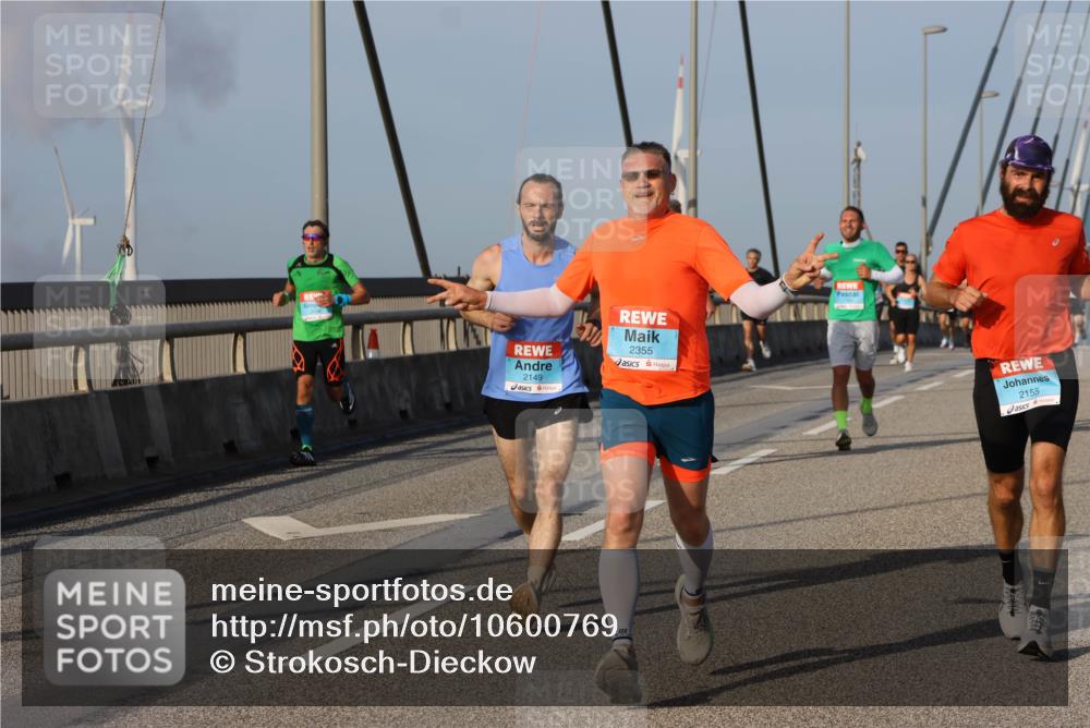 03.10.2026 - Köhlbrandbrückenlauf Strokosch-Dieckow http://msf.ph/oto/10600769 03.10.2026 09:35:53 Position 2 2149, 2355, 2155 meine-sportfotos.de