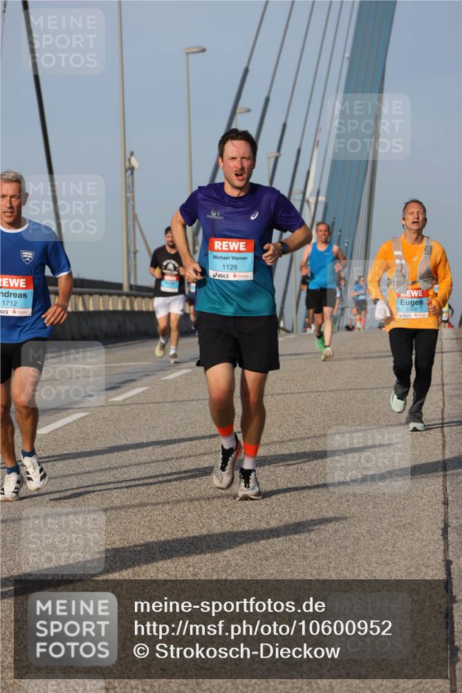 03.10.2026 - Köhlbrandbrückenlauf Strokosch-Dieckow http://msf.ph/oto/10600952 03.10.2026 09:36:12 Position 2 1712, 1129, 2356 meine-sportfotos.de