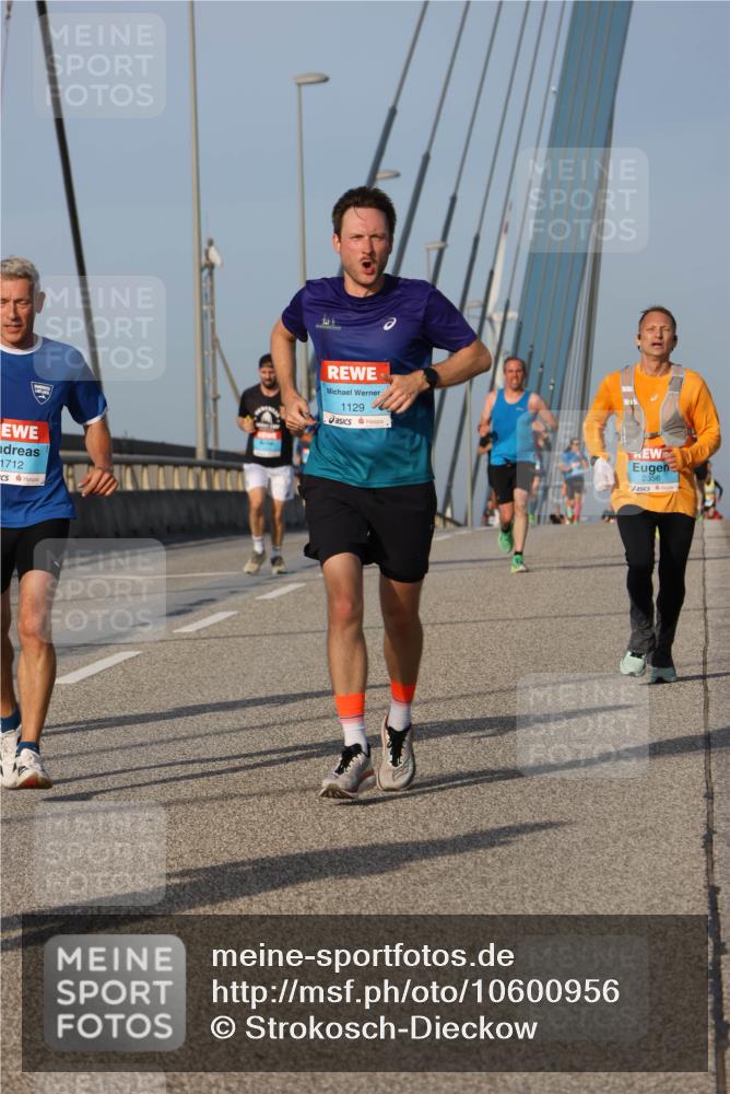 03.10.2026 - Köhlbrandbrückenlauf Strokosch-Dieckow http://msf.ph/oto/10600956 03.10.2026 09:36:12 Position 2 1712, 1129, 2356 meine-sportfotos.de