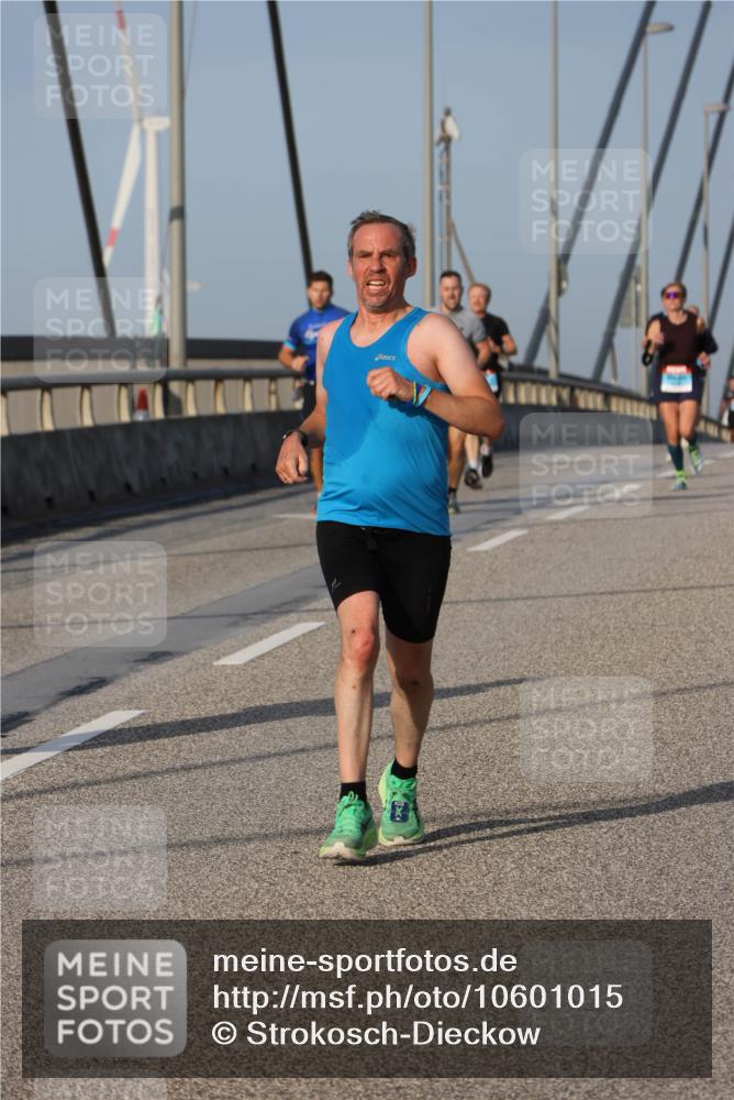 03.10.2026 - Köhlbrandbrückenlauf Strokosch-Dieckow http://msf.ph/oto/10601015 03.10.2026 09:36:19 Position 2  meine-sportfotos.de