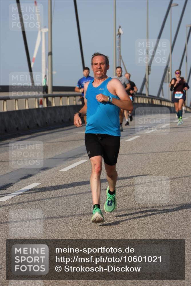 03.10.2026 - Köhlbrandbrückenlauf Strokosch-Dieckow http://msf.ph/oto/10601021 03.10.2026 09:36:19 Position 2  meine-sportfotos.de