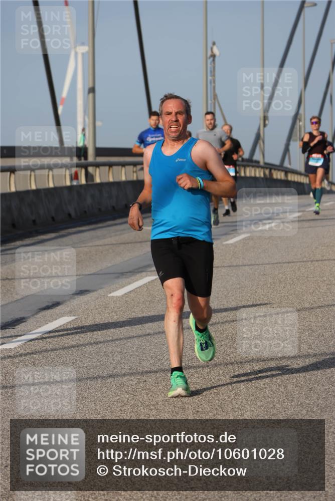 03.10.2026 - Köhlbrandbrückenlauf Strokosch-Dieckow http://msf.ph/oto/10601028 03.10.2026 09:36:19 Position 2  meine-sportfotos.de