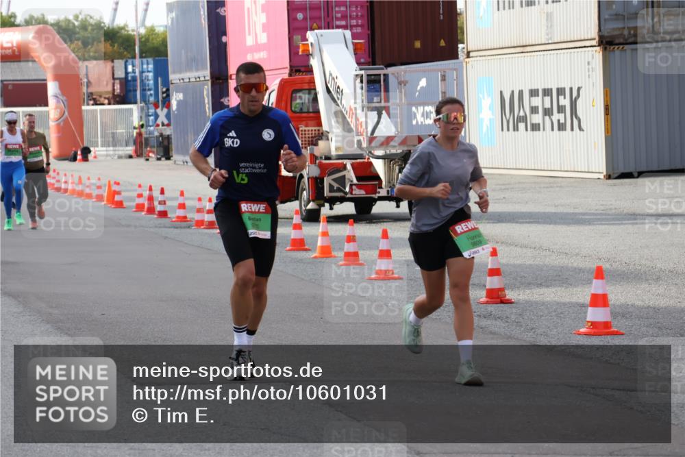 03.10.2026 - Köhlbrandbrückenlauf Tim E. http://msf.ph/oto/10601031 03.10.2026 16:07:39 Ziel 8290, 8305, 8455, 8497, 8571, 9710, 9809, 9838 meine-sportfotos.de