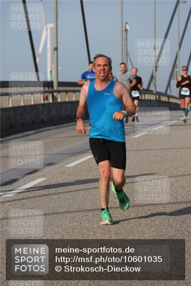 03.10.2026 - Köhlbrandbrückenlauf Strokosch-Dieckow http://msf.ph/oto/10601035 03.10.2026 09:36:19 Position 2  meine-sportfotos.de
