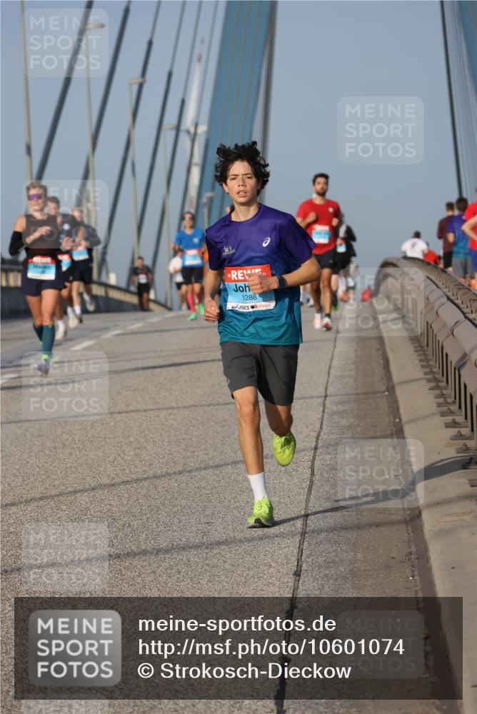 03.10.2026 - Köhlbrandbrückenlauf Strokosch-Dieckow http://msf.ph/oto/10601074 03.10.2026 09:36:22 Position 2 1288 meine-sportfotos.de