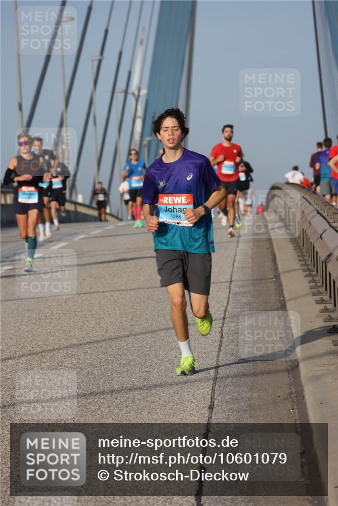 03.10.2026 - Köhlbrandbrückenlauf Strokosch-Dieckow http://msf.ph/oto/10601079 03.10.2026 09:36:22 Position 2 1288 meine-sportfotos.de