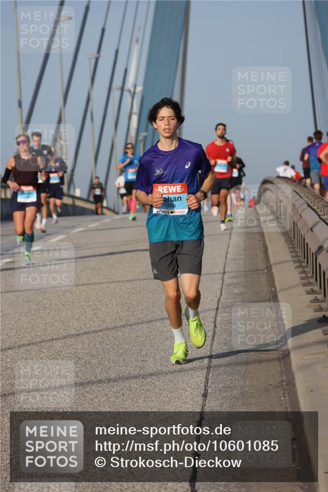 03.10.2026 - Köhlbrandbrückenlauf Strokosch-Dieckow http://msf.ph/oto/10601085 03.10.2026 09:36:22 Position 2 1288 meine-sportfotos.de