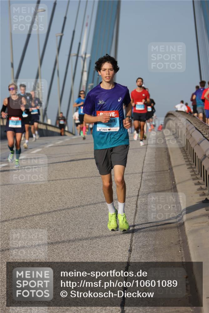 03.10.2026 - Köhlbrandbrückenlauf Strokosch-Dieckow http://msf.ph/oto/10601089 03.10.2026 09:36:22 Position 2 1288 meine-sportfotos.de