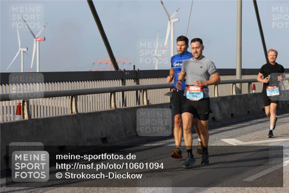 03.10.2026 - Köhlbrandbrückenlauf Strokosch-Dieckow http://msf.ph/oto/10601094 03.10.2026 09:36:28 Position 2 2206 meine-sportfotos.de
