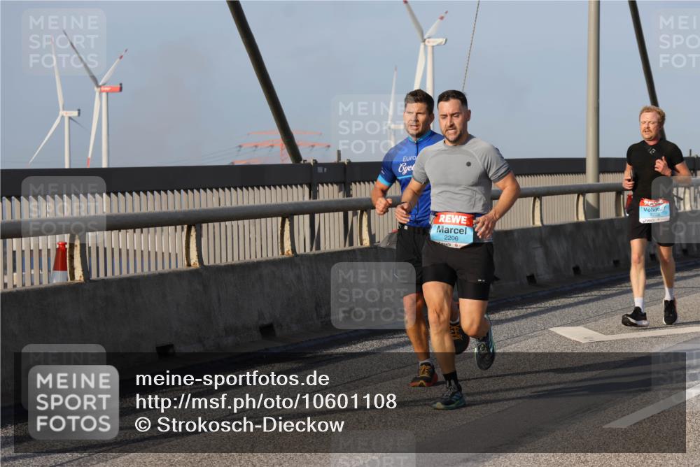 03.10.2026 - Köhlbrandbrückenlauf Strokosch-Dieckow http://msf.ph/oto/10601108 03.10.2026 09:36:28 Position 2 2206, 2208 meine-sportfotos.de