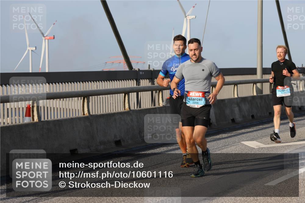 03.10.2026 - Köhlbrandbrückenlauf Strokosch-Dieckow http://msf.ph/oto/10601116 03.10.2026 09:36:28 Position 2 2206 meine-sportfotos.de