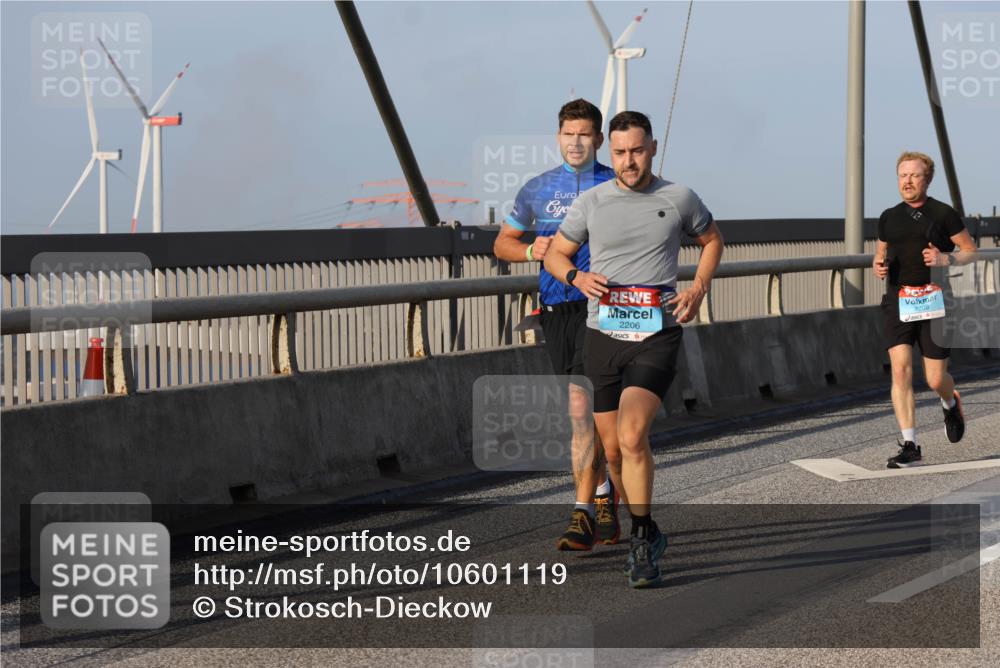 03.10.2026 - Köhlbrandbrückenlauf Strokosch-Dieckow http://msf.ph/oto/10601119 03.10.2026 09:36:28 Position 2 2206 meine-sportfotos.de