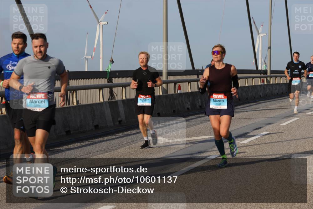 03.10.2026 - Köhlbrandbrückenlauf Strokosch-Dieckow http://msf.ph/oto/10601137 03.10.2026 09:36:29 Position 2 2206, 2246 meine-sportfotos.de
