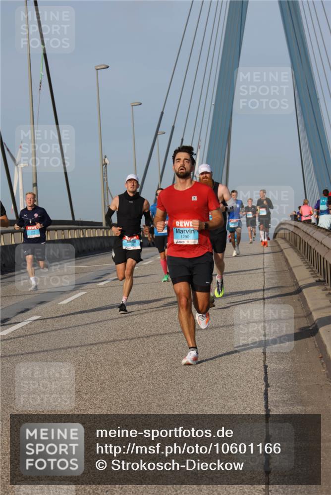 03.10.2026 - Köhlbrandbrückenlauf Strokosch-Dieckow http://msf.ph/oto/10601166 03.10.2026 09:36:32 Position 2 1290 meine-sportfotos.de