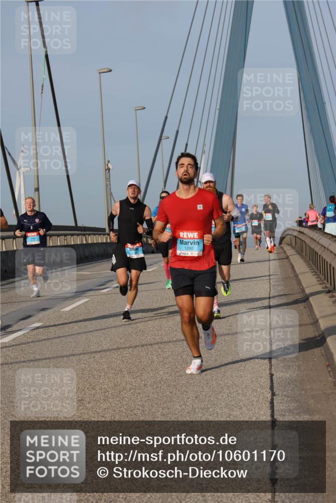 03.10.2026 - Köhlbrandbrückenlauf Strokosch-Dieckow http://msf.ph/oto/10601170 03.10.2026 09:36:32 Position 2 1290 meine-sportfotos.de