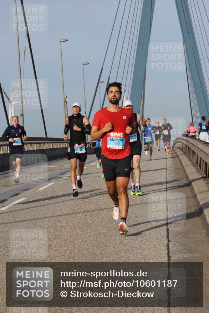 03.10.2026 - Köhlbrandbrückenlauf Strokosch-Dieckow http://msf.ph/oto/10601187 03.10.2026 09:36:32 Position 2 1290 meine-sportfotos.de