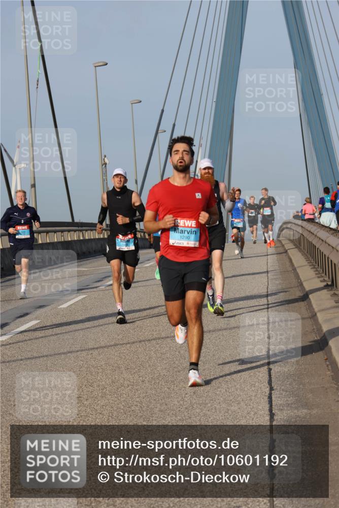 03.10.2026 - Köhlbrandbrückenlauf Strokosch-Dieckow http://msf.ph/oto/10601192 03.10.2026 09:36:32 Position 2 1290 meine-sportfotos.de