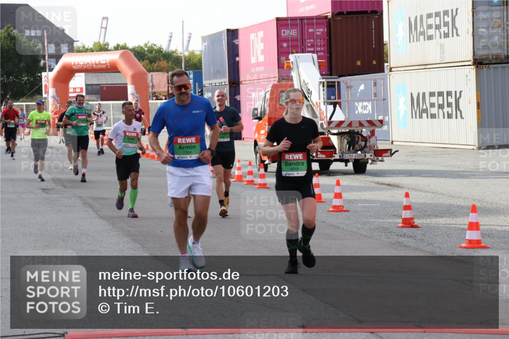 03.10.2026 - Köhlbrandbrückenlauf Tim E. http://msf.ph/oto/10601203 03.10.2026 16:07:55 Ziel 7047, 7048, 7049, 7364, 7921, 8172, 8302, 8479, 8668, 8794 meine-sportfotos.de
