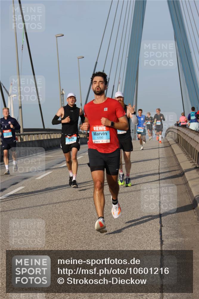 03.10.2026 - Köhlbrandbrückenlauf Strokosch-Dieckow http://msf.ph/oto/10601216 03.10.2026 09:36:32 Position 2 26, 1290 meine-sportfotos.de
