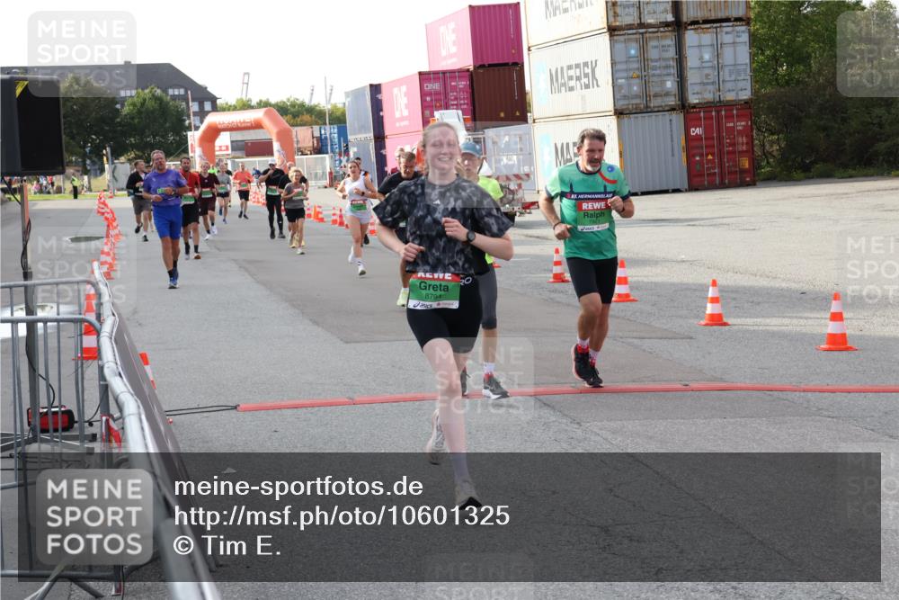 03.10.2026 - Köhlbrandbrückenlauf Tim E. http://msf.ph/oto/10601325 03.10.2026 16:08:04 Ziel 7047, 7048, 7049, 7583, 7762, 7921, 7996, 8187, 8306, 8374, 8408, 8479, 8592, 8794, 8840, 9540 meine-sportfotos.de