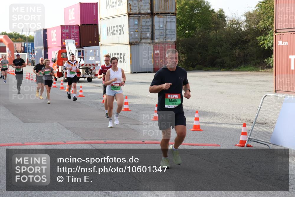 03.10.2026 - Köhlbrandbrückenlauf Tim E. http://msf.ph/oto/10601347 03.10.2026 16:08:07 Ziel 7583, 7762, 7921, 7996, 8187, 8306, 8374, 8408, 8479, 8510, 8592, 8646, 8647, 8712, 8794, 8840, 9540, 9731 meine-sportfotos.de
