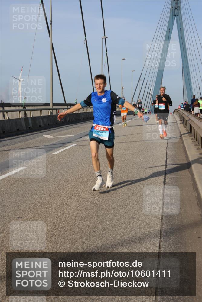 03.10.2026 - Köhlbrandbrückenlauf Strokosch-Dieckow http://msf.ph/oto/10601411 03.10.2026 09:36:42 Position 2 1828 meine-sportfotos.de
