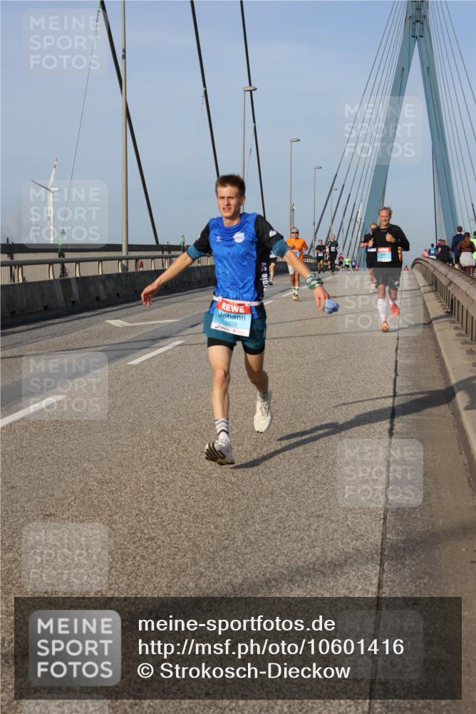 03.10.2026 - Köhlbrandbrückenlauf Strokosch-Dieckow http://msf.ph/oto/10601416 03.10.2026 09:36:42 Position 2 1828 meine-sportfotos.de