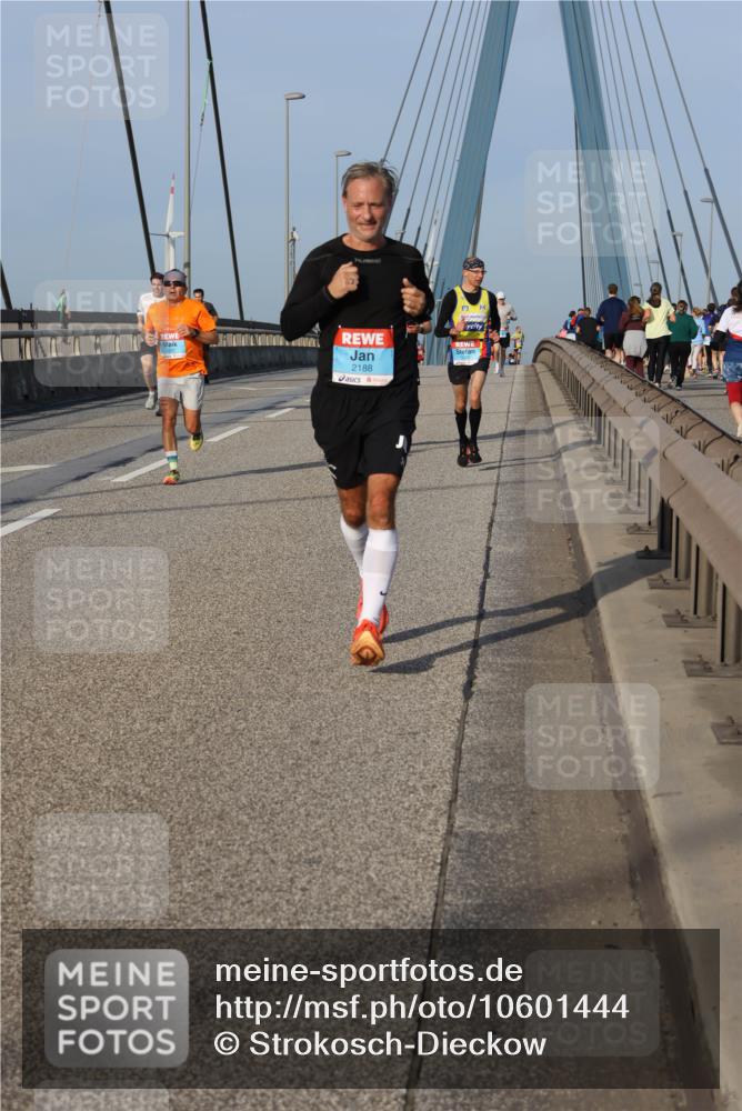 03.10.2026 - Köhlbrandbrückenlauf Strokosch-Dieckow http://msf.ph/oto/10601444 03.10.2026 09:36:45 Position 2 2188 meine-sportfotos.de