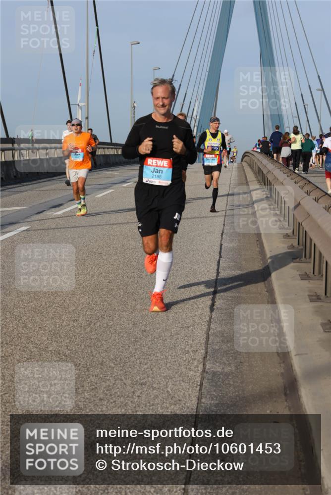 03.10.2026 - Köhlbrandbrückenlauf Strokosch-Dieckow http://msf.ph/oto/10601453 03.10.2026 09:36:45 Position 2 24, 2237, 2188 meine-sportfotos.de