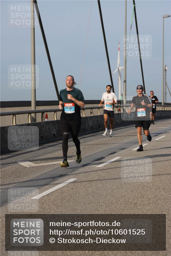 03.10.2026 - Köhlbrandbrückenlauf Strokosch-Dieckow http://msf.ph/oto/10601525 03.10.2026 09:36:53 Position 2 1973 meine-sportfotos.de