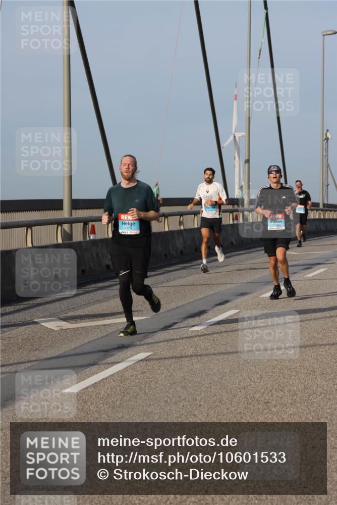 03.10.2026 - Köhlbrandbrückenlauf Strokosch-Dieckow http://msf.ph/oto/10601533 03.10.2026 09:36:53 Position 2 1973 meine-sportfotos.de