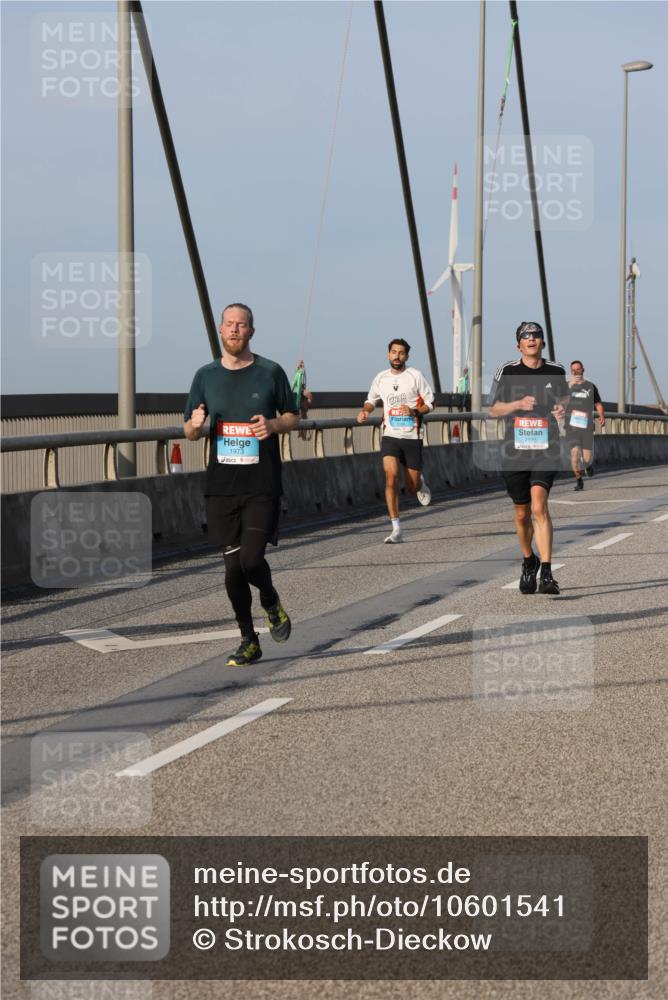 03.10.2026 - Köhlbrandbrückenlauf Strokosch-Dieckow http://msf.ph/oto/10601541 03.10.2026 09:36:53 Position 2 1973 meine-sportfotos.de
