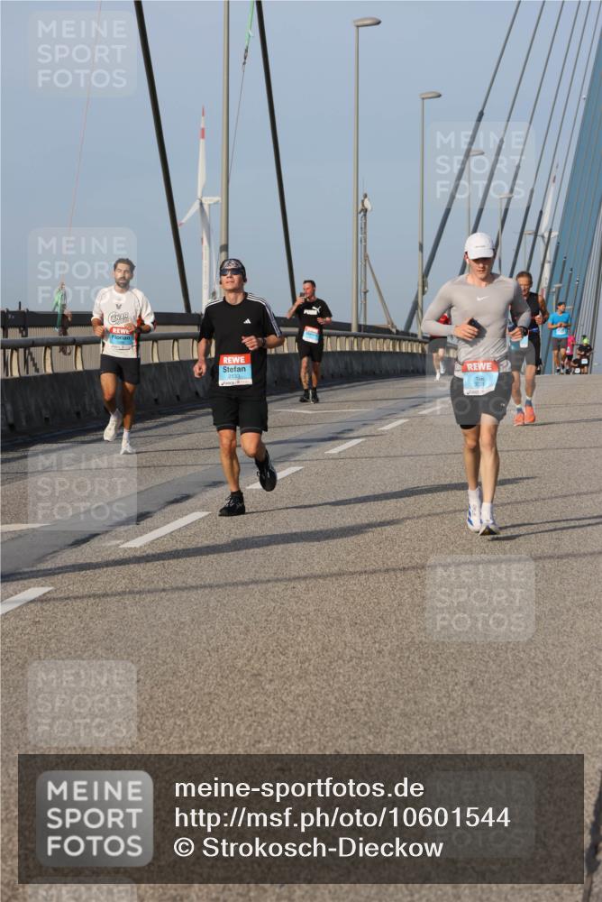 03.10.2026 - Köhlbrandbrückenlauf Strokosch-Dieckow http://msf.ph/oto/10601544 03.10.2026 09:36:54 Position 2 2133, 3771 meine-sportfotos.de