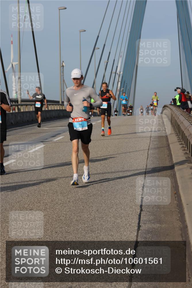 03.10.2026 - Köhlbrandbrückenlauf Strokosch-Dieckow http://msf.ph/oto/10601561 03.10.2026 09:36:55 Position 2 3771 meine-sportfotos.de