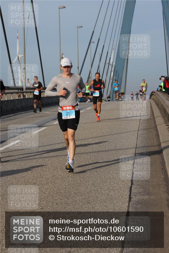 03.10.2026 - Köhlbrandbrückenlauf Strokosch-Dieckow http://msf.ph/oto/10601590 03.10.2026 09:36:55 Position 2 3771 meine-sportfotos.de