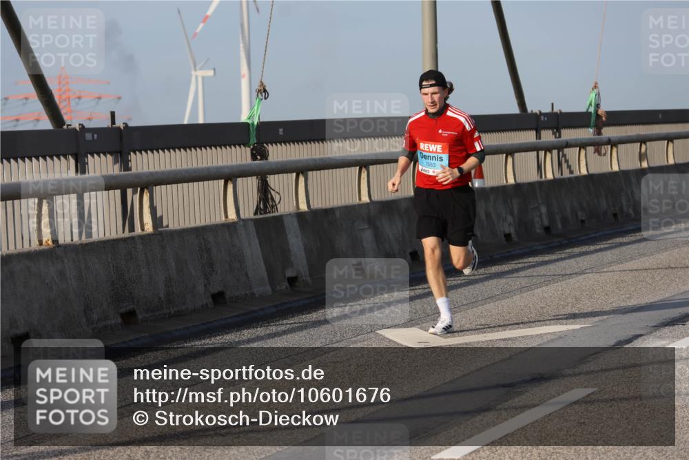 03.10.2026 - Köhlbrandbrückenlauf Strokosch-Dieckow http://msf.ph/oto/10601676 03.10.2026 09:37:07 Position 2 1553 meine-sportfotos.de