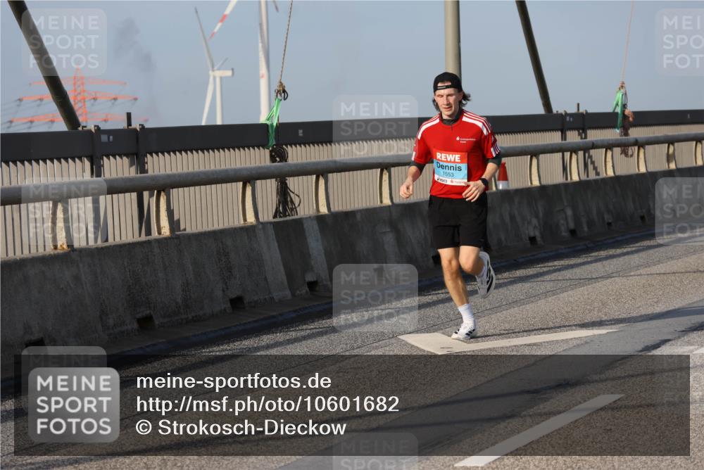 03.10.2026 - Köhlbrandbrückenlauf Strokosch-Dieckow http://msf.ph/oto/10601682 03.10.2026 09:37:07 Position 2 1553 meine-sportfotos.de
