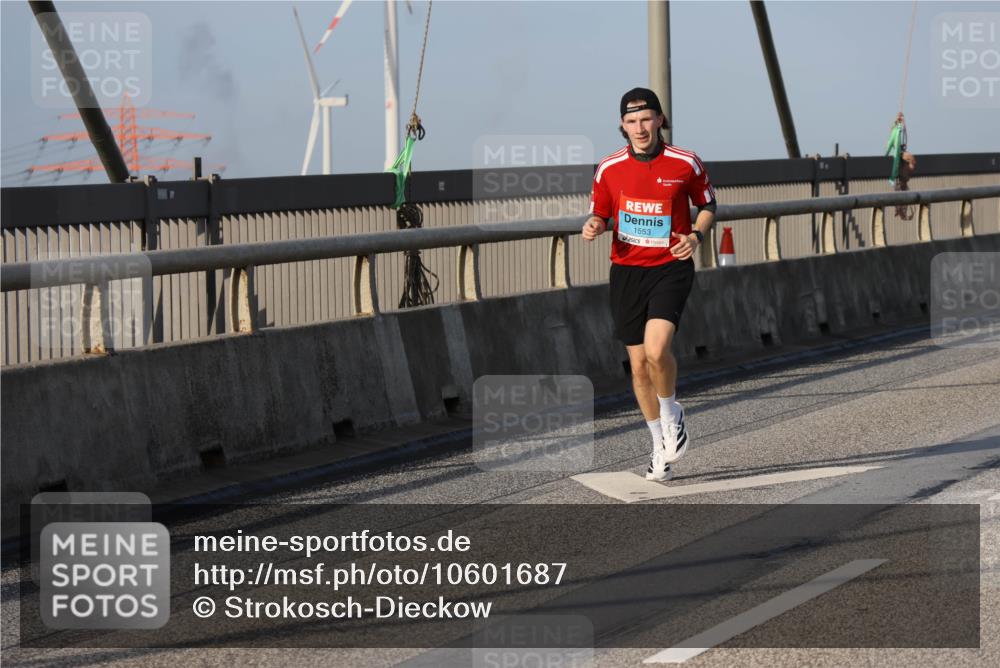 03.10.2026 - Köhlbrandbrückenlauf Strokosch-Dieckow http://msf.ph/oto/10601687 03.10.2026 09:37:07 Position 2 1553 meine-sportfotos.de