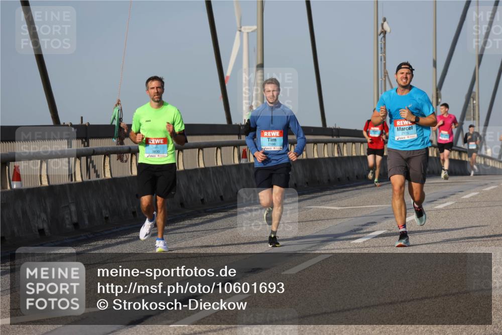03.10.2026 - Köhlbrandbrückenlauf Strokosch-Dieckow http://msf.ph/oto/10601693 03.10.2026 09:37:10 Position 2 3830, 2186, 2175 meine-sportfotos.de