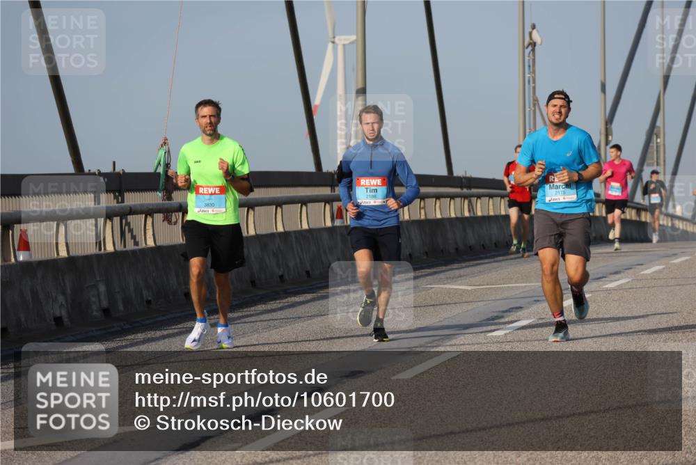 03.10.2026 - Köhlbrandbrückenlauf Strokosch-Dieckow http://msf.ph/oto/10601700 03.10.2026 09:37:10 Position 2 3830, 2186, 2175 meine-sportfotos.de
